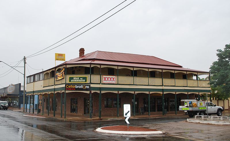 St George Cobb & Co Hotel